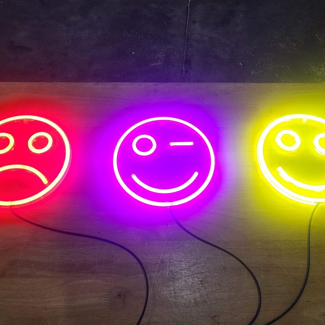 LED Neon Style Signs Emoji Wink Happy Sad Emotion Electric Cool Design Custom Customizable Wall Mounted Gift Idea Fun Boy Girl Room Bedroom Light Red Purple Yellow