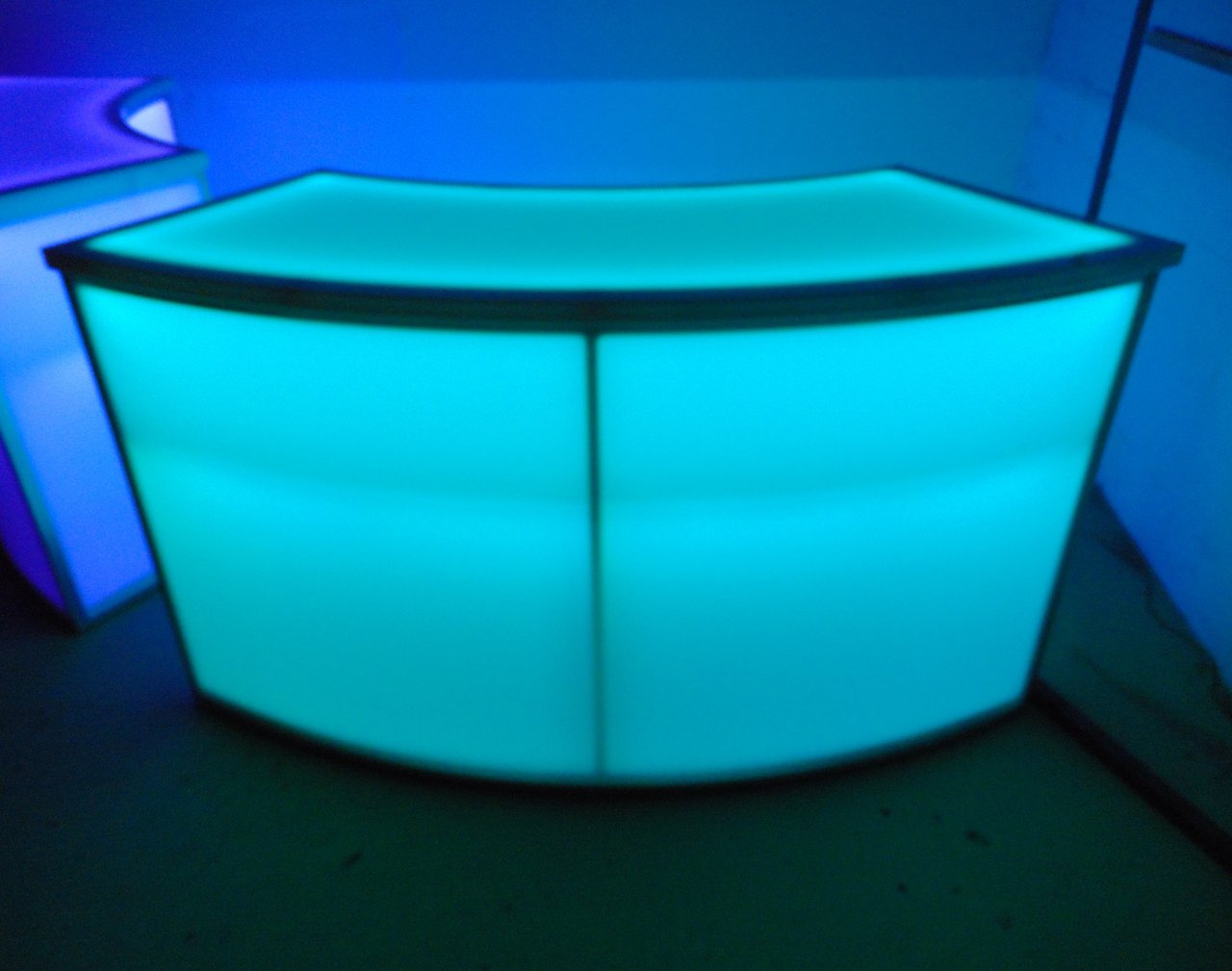 Light-Up Serpentine Cocktail Bar | LED Curved Portable Bars