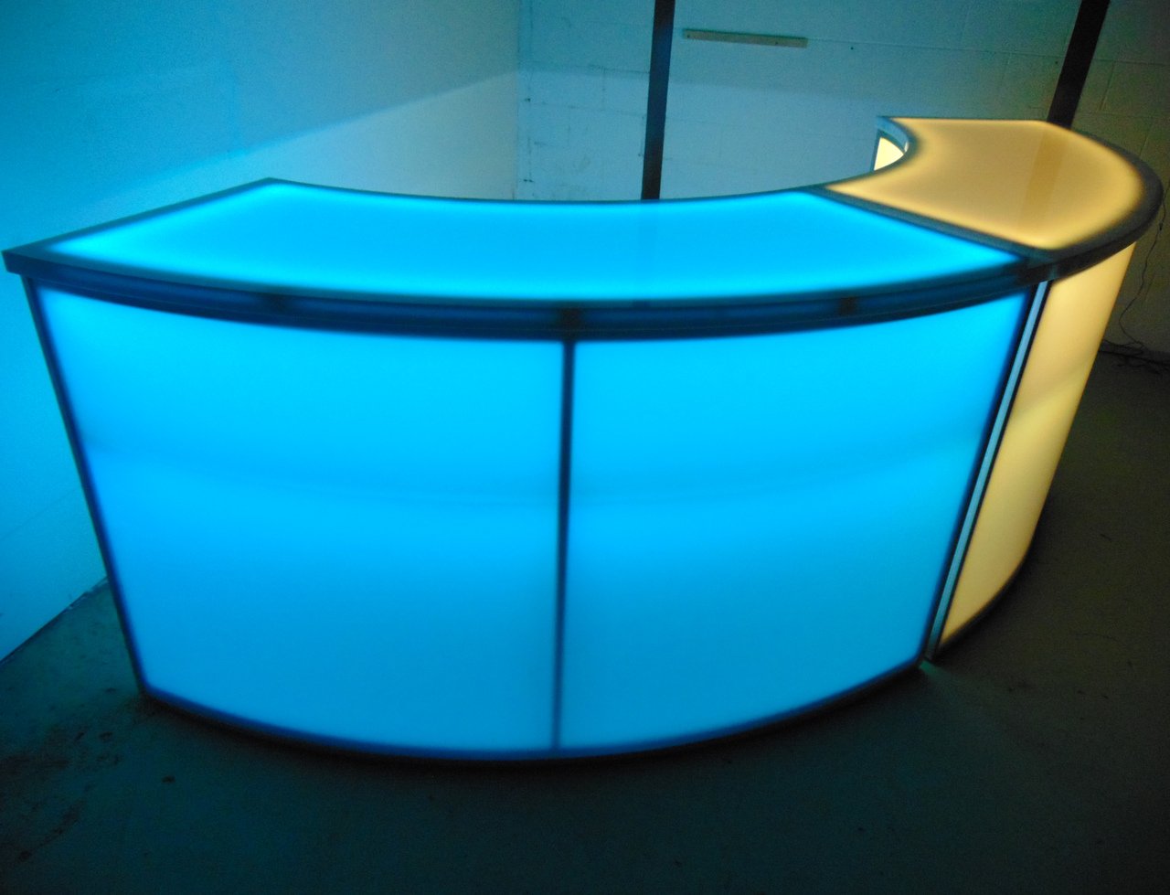 Light-Up Serpentine Cocktail Bar | LED Curved Portable Bars